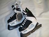 CCM 152 tacks Ice Hockey Skates - Size J9.0 (young person) - onllyh used 1 time - very good condition