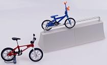 SET 2 BMX Fingerbike aus Metall + Rampe Grind