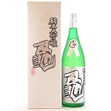 【日本で初めて1万円以上の高級酒を発売したお酒がコレ！】静岡県　初亀醸造　初亀（はつかめ）　純米大吟醸　亀　1800ml