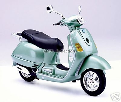 Vespa Granturismo 1:12 Scale Diecast Scooter By Newray Green
