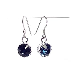 Boucles d'oreilles de cristal avec bo�te-cadeau.Fait avec bleu cristal Swarovski. Tr�s beaux bijoux pour les personnes tr�s sp�ciales.