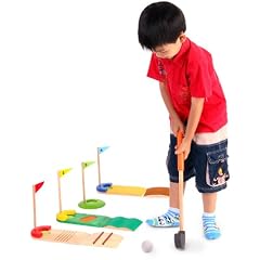 VOILA - GOLF SET- Ein tragbares Set mit dem man im Hause oder aber auch drau�en spielen kann. Es besteht aus 2 Golfschl�gern, 4 Golfb�llen, 4 verschiedene Arten von Markierungen, und 4 extra St�cke die verschiedene Gel�ndearten auf einem Golfkurs simulieren. Eine Sandbox, Abh�nge usw. Die St�cke k�nnen auf verschiedene Arten kombiniert werden und stellen daher eine Herausforderung von verschiedenem Schwierigkeitsgrad dar. - Hochwertiges Holzspielzeug f�r Kinder - Sch�n bunt und sehr langlebig! - Spielzeug f�r Generationen! - Unterst�tzen Sie die Erforschung vieler Sinne bei Ihren Kleinen!