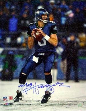 Matt Hasselbeck (Seattle Seahawks) 16x20 Photo (Snow Shot)