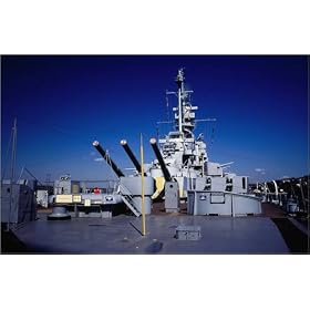 toile The oldest existing American battleship, the USS Massachusetts, docked at Fall River. est d...