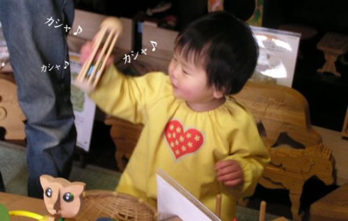 ビー玉万華鏡　（美しい木のおもちゃ　光に透かして覗いてごらん 鮮やかに　宇宙（そら）に広がる色模様）wooden toys kaleidoscope