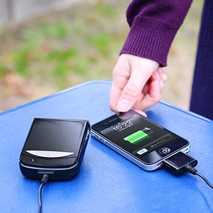 iPhone iPod�ѽ��Ŵ� ñ3�����륫�괥���ӥ����� 700-BTN001