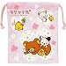 リラックマ 巾着(M/ピンク/お外でごろん) CS43601: ◆普段使いにピッタリ!ピンク色のかわいい巾着です!◆Wひも仕様だから開閉がスムーズ!◆コスメやヘアアクセ・ティッシュなどを入れるのにピッタリ!◆OLの方やお子様など年齢を問わずお使いいただけます!