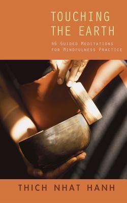 Touching the Earth( 46 Guided Meditations for Mindfulness Practice)[TOUCHING THE EARTH REV/E][Paperback]
