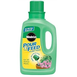 Miracle-Gro 1750600 32-Ounce Pour and Feed Liquid Plant Food