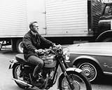 STEVE MCQUEEN 11X14 B&W PHOTO