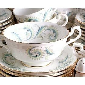 Royal Standard Garland Cup and Saucer Plain Sides