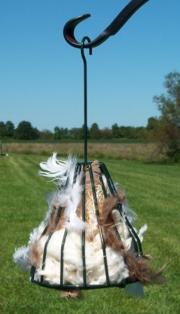 Songbird Essentials Birdie Bell w/nesting Material