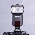 YONGNUO YN-560 ELECTRONIC SPEEDLIGHT SPEEDLITE FLASH FLASHGUN With The Standard Hot Shoe for Nikon , Canon , Fuji , Olympus , Pentax , DSLR Digital Camera