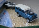 LAND ROVER in BLUE VEHICLE + BOAT SCALE 1/72