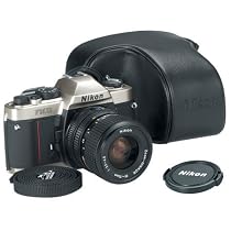 NIKON FM10 35mm Camera Kit