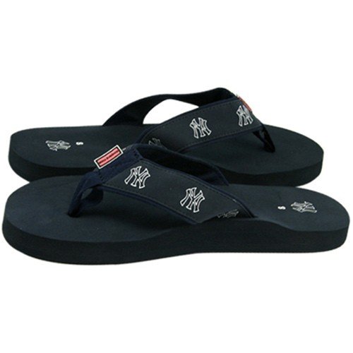 Vineyard Vines MLB New York Yankees Flip Flops, 5