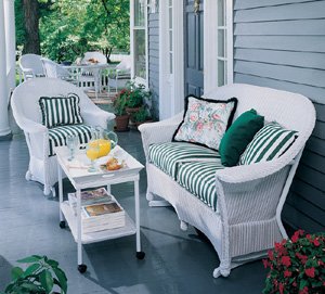 Wicker Loveseat Glider: Loveseat