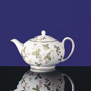 Wedgwood Wild Strawberry 1.4-Pint Teapot Wedgwood Wild Strawberry 1.4-Pint Teapot