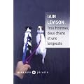 Trois hommes, deux chiens et une langouste