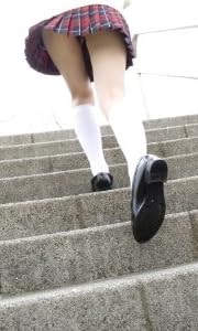 階段少女