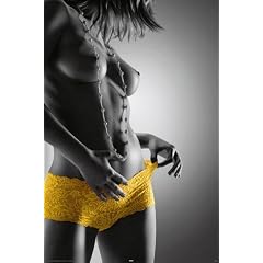 1art1 44202 Sch�ne Frauen - Yellow Hotpants Poster (91 x 61 cm)