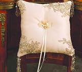 Beverly Clark 226BI Bella Donna Ring Pillow - Ivory