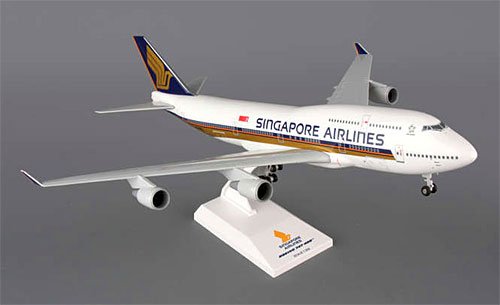 Daron Skymarks Singapore 747-400 with Gear Reg#9V-SPQ Model Kit (1/200 Scale)