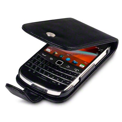 BLACKBERRY BOLD 9930 PREMIUM PU LEATHER FLIP CASE - BLACK - WITH QUBITS-BRANDED MICROFIBER CLEANING CLOTH