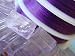Ein Muss f�r alle, die Schmuck gestalten ist auf Dauer solch eine Rolle mit vern�nftigem 
Edelstahldraht 7 Str�nge gedrechselt, und mit einer hauchfeinen extrem biegsamen Schicht Nylon 
ummantelt. L�sst sich wunderbar verarbeiten, Quetschperlen halten prima und das Material ist extrem 
reissfest und dennoch biegsam und geschmeidig, d�nn genug, um auch d�nner bebohrte Beads zu f�deln 
und auch stabil und fest genug, um etwas gr�ssere Perlen zu verarbeiten... hier 100 m auf einer 
Rolle, da hat man erstmal, und kann nach Herzenslust f�deln und kreieren...!Das Besondere� hier: der 
Draht ist in LILA! und da der Trend mit Lila Violett Schattierungen sich bis tief in den Winter 
weiter fortsetzten wird...ist es prima, eine Rolle zu haben, um z.B.� eher blasse lila Steine in 
einem 