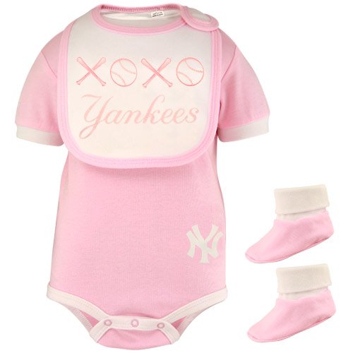 MLB New York Yankees Pink Onesie Bib and Bootie, 24
