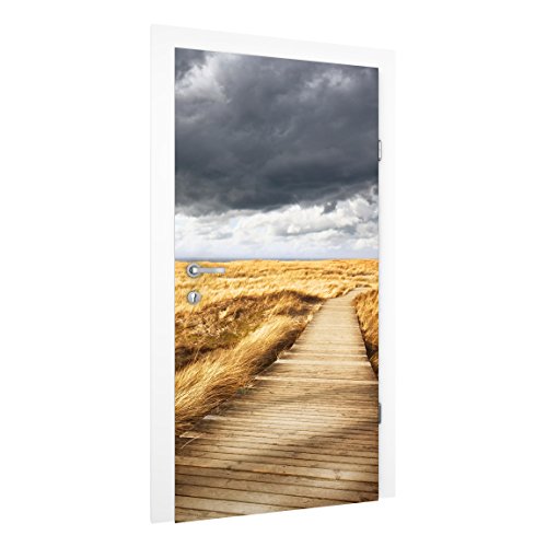 Bild einer angebrachten Bild-Vliestapete auf einer Tür