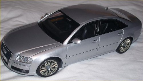 AUDI A8 A 8 SILBER LIMOUSINE 1/18