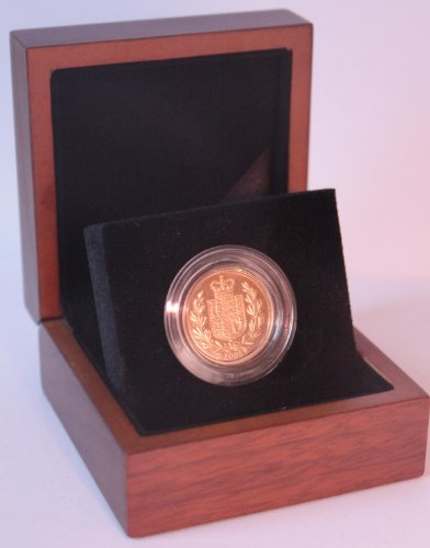 2002 Gold Full Sovereign - Luxury Walnut Presentation Case with Air Tight Coi...-image