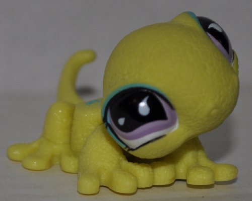 Gecko #596 (Real Feel: Yellow, Purple Eyes) - Littlest Pet Shop (Retired) Collector Toy - LPS Collectible Replacement Figure - Loose (OOP Out of Package & Print)