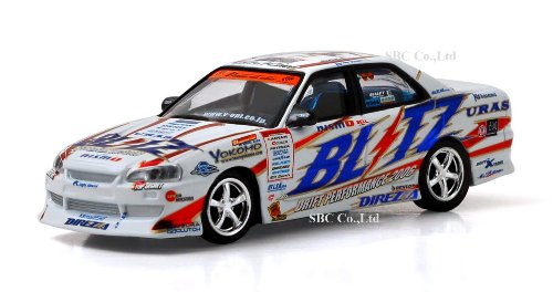 【Amazonの商品情報へ】1/64 D1 グランプリシリーズ　スカイラインBLITZ ER34 2006 ホワイト リミテッド　SBC22