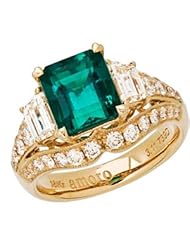 Colombian Emerald and Diamond Ring in 18kt yellow gold