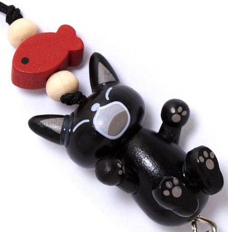 Imagen principal de cadenita de madera con gato negro y pececito para tu móvil