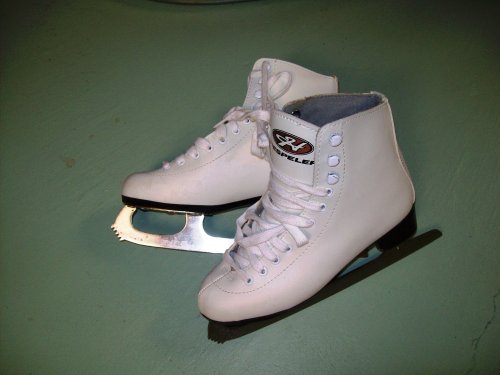 hespeler White Ice Figure Skates (with blade guards) - size 7.0 (teen/adult) - LIKE NEW