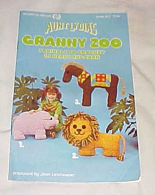 Aunt Lydia's Granny Zoo #401 (7 Animals To Crochet In Heavy Rug Yarn) Craft Book 1977