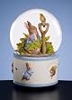 Beatrix Potter - Peter Rabbit Eating Radishes - Water Globe Beatrix Potter - Peter Rabbit Eating Radishes - Water Globe
