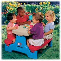 Kitchen: Little Tikes. Easy Store Junior Play Table