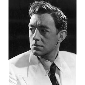 ALEC GUINNESS AS SIDNEY STRATTON FROM THE MAN IN THE WHITE SUIT #1 - Photo cin�matographique en noir et blanc-GRANDE - 50x40cm