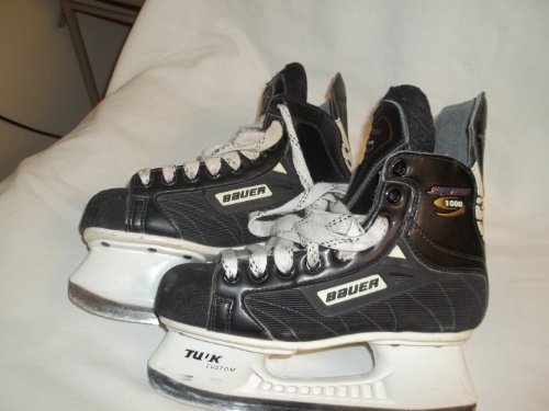 Nike-Bauer Supreme 1000 Ice Hockey skates - size 13.5 (toddler/youngster) - Good Structual Condition Images
