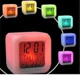 Cube 7 LED Farbe UHR mit LCD Digital Display * Kalender sowie Wecker und Thermometer integriert * Alarmfunktion * verschieden Farben im Wechsel * Multifunktionsuhr Multifunktionswecker * Tischuhr * Wecker - CM3&reg;