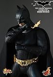 Movie Masterpiece - 1/6 Scale Fully Poseable Figure THE DARK KNIGHT - BATMAN (ORIGINAL COSTUME)