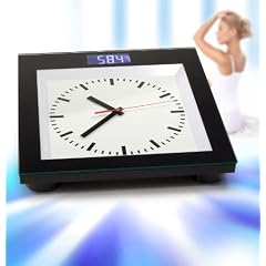 LUXUS PERSONENWAAGE MIT INTEGRIERTER UHR IM EDLEN GLAS DESIGN MIT BELEUCHTETEM LED HINTERGRUND, BIS 180 KG IN 100-G-SCHRITTEN, AUTOMATISCHE ABSCHALTUNG, SICHERER STAND DURCH ANTI-RUTSCH-FÜSSE - NEU + OVP