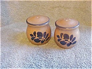 Pfaltzgraff Folk Art Stoneware Shaker Set