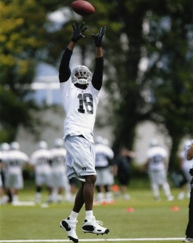 RANDY MOSS OAKLAND RAIDERS 8X10 SPORTS ACTION PHOTO (10-A)