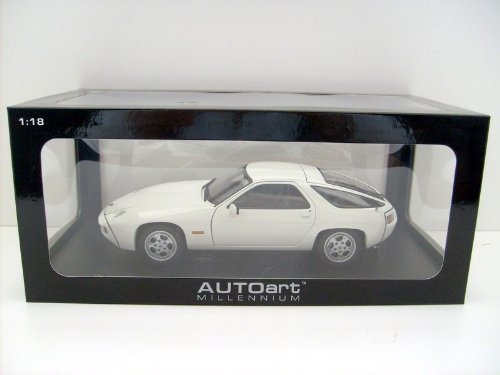 AUTO ART 1/18 77902 PORSCHE 928 WHITE