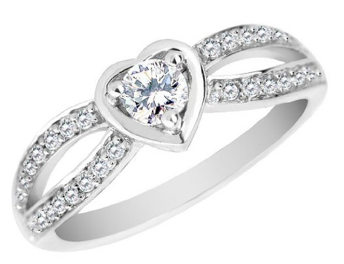 Diamond Heart Engagement Ring 1/3 Carat (ctw) in White Gold